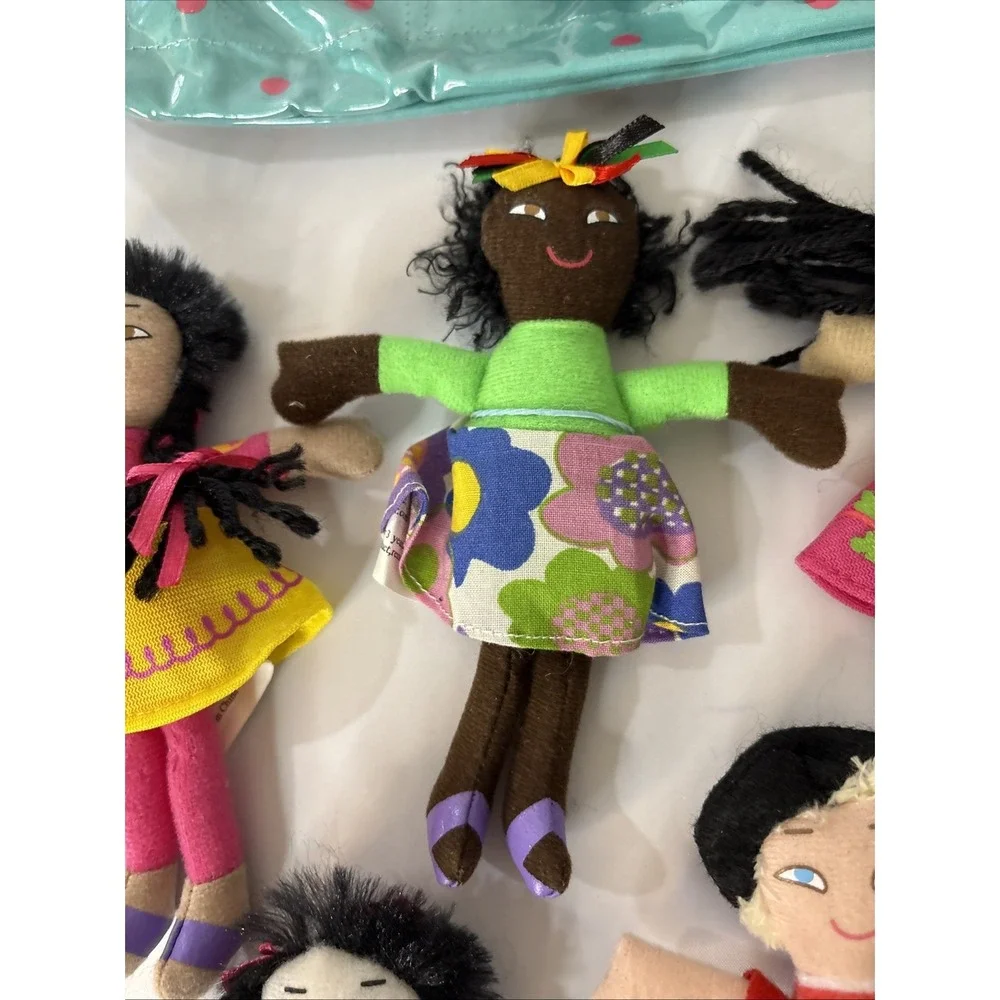 Culture Club Kids 5 Soft Dolls Carrying‎ Case International Spain France Swahili